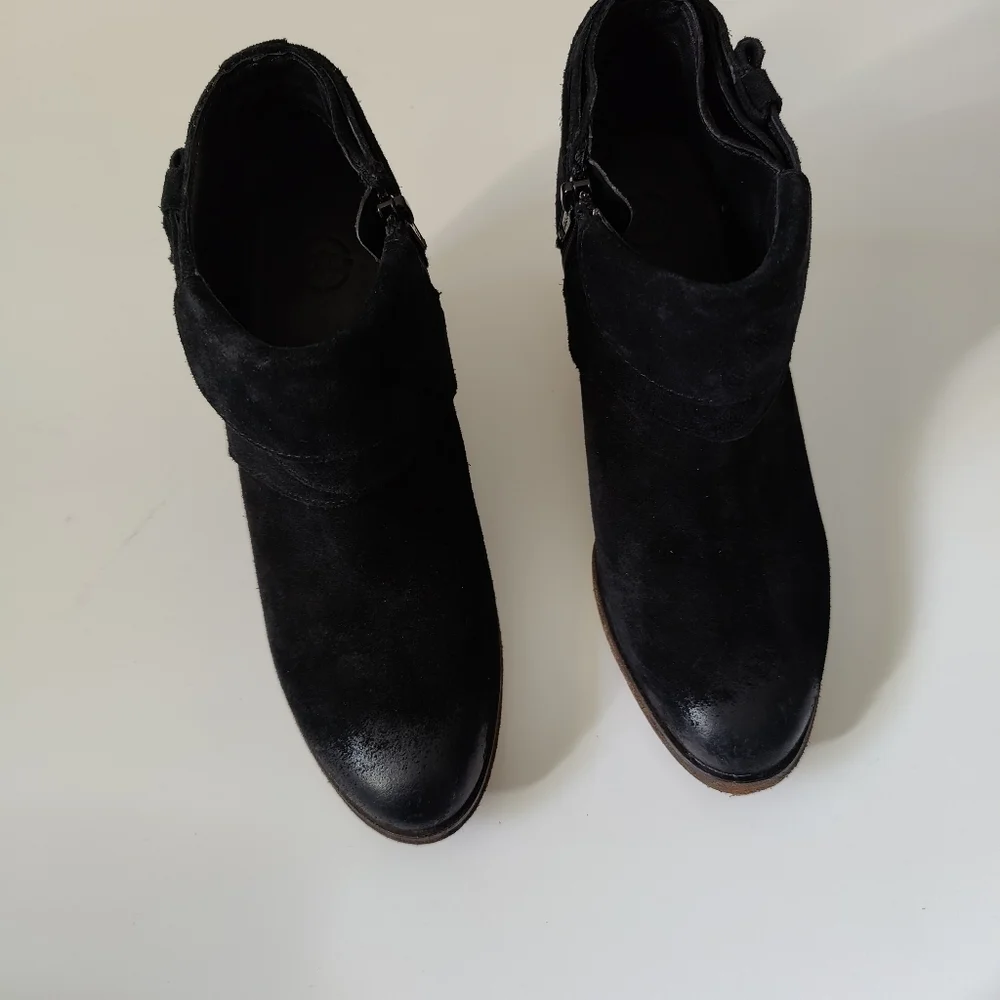 Johnston & Murphy  Suede Leather Ankle Heel Boots